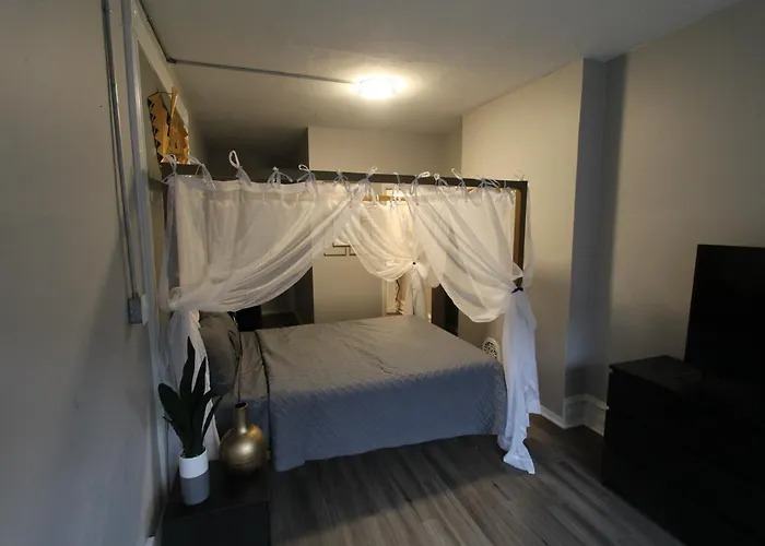☆☆ Modern Coed Dorm In Reading ☆☆