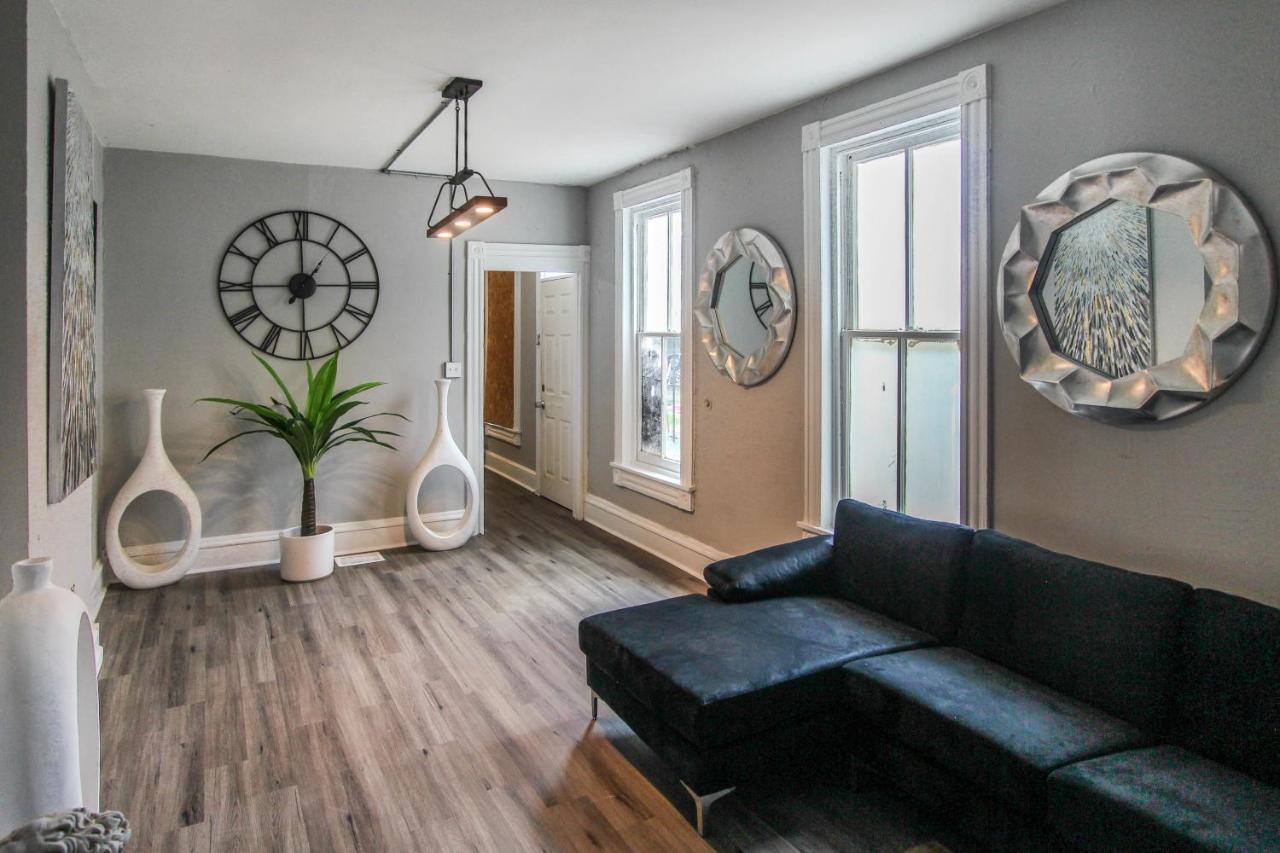 ☆☆ Modern Coed Dorm In ☆☆ *