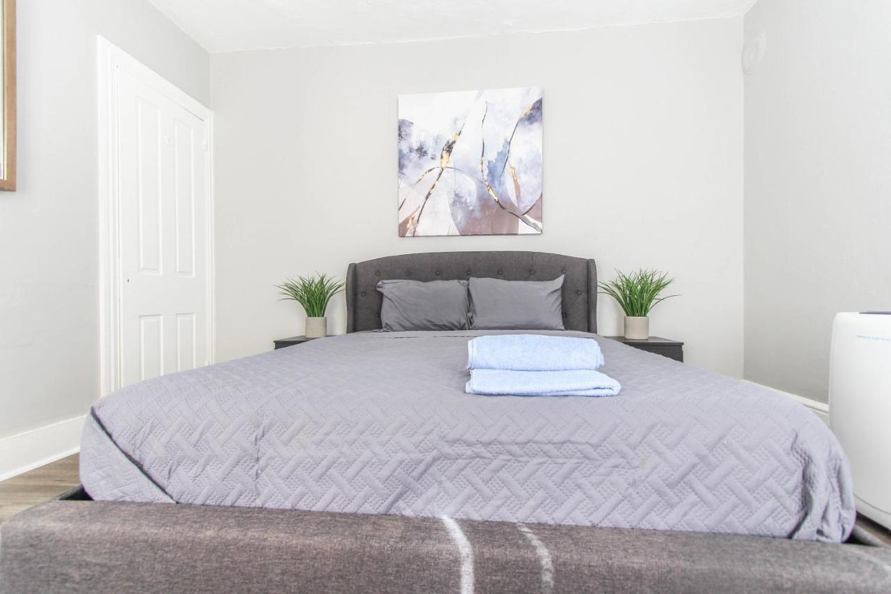 ☆☆ Modern Coed Dorm In ☆☆ Reading