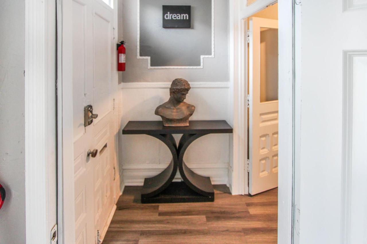 ☆☆ Modern Coed Dorm In ☆☆ *