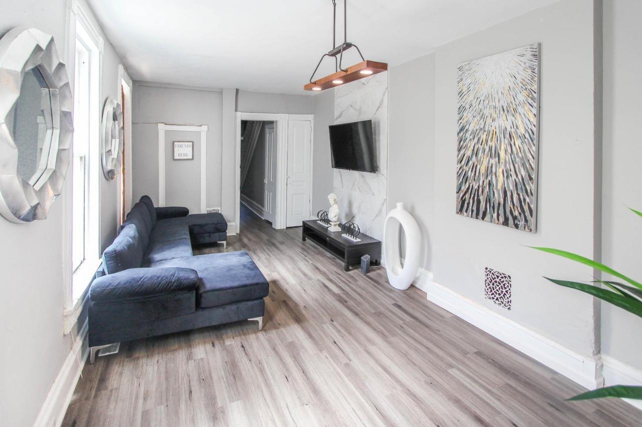 ☆☆ Modern Coed Dorm In ☆☆ *