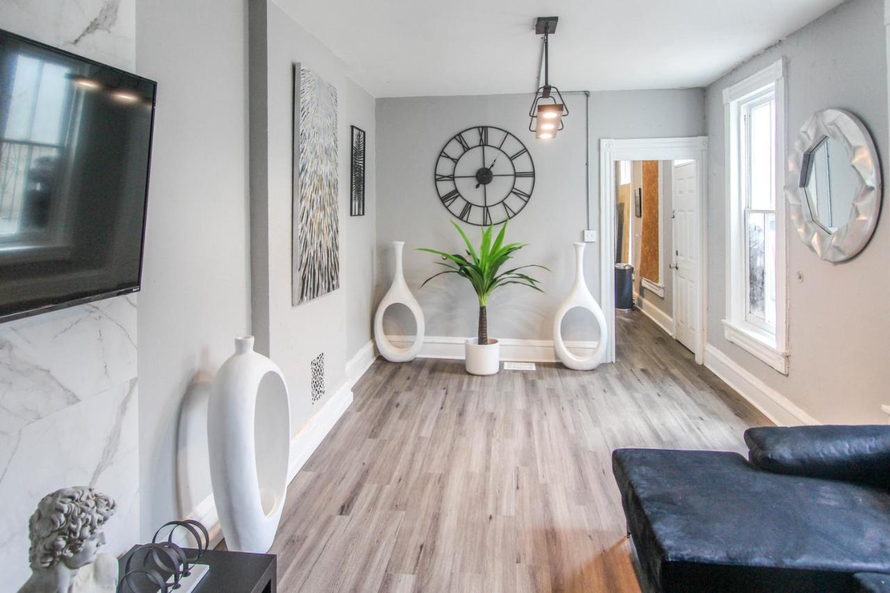 ☆☆ Modern Coed Dorm In ☆☆ *