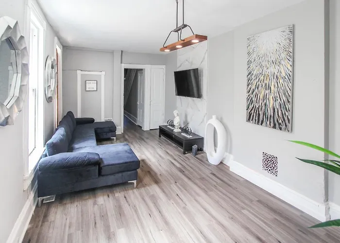 ☆☆ Modern Coed Dorm In Reading ☆☆