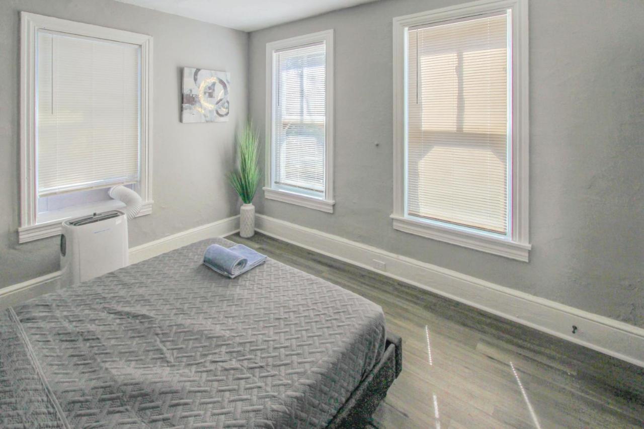 ☆☆ Modern Coed Dorm In ☆☆ *